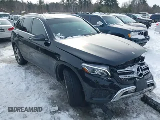 2019 Mercedes-Benz GLC with VIN WDC0G4KB8KV195217, listed as a IAAI auction lot 41532190 with 61,554 mi miles. Bid and sale history available at carsss.com. Image 1.