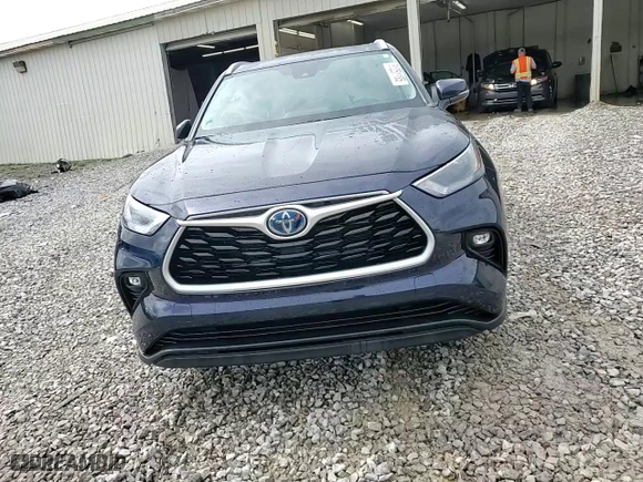 2023 Toyota Highlander Hybrid XLE with VIN 5TDKBRCH0PS125886, listed as a Copart auction lot 51251185 with 35,071 mi miles and Salvage Title. Bid and sale history available at carsss.com. Image 15.