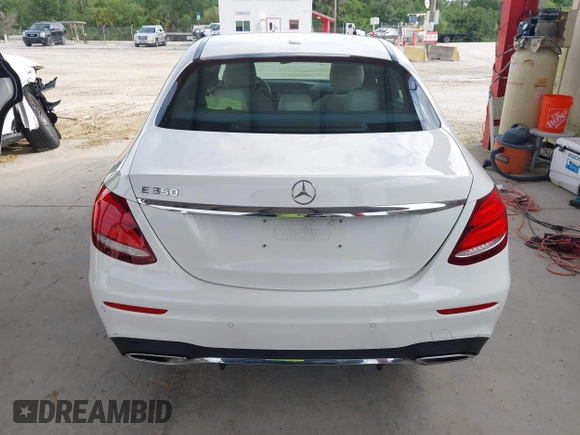 2020 Mercedes-Benz E 350 z VIN W1KZF8DB4LA833854, wystawiony jako IAAI lot #42424616 z przebiegiem 41 860 mil mil oraz . Historia ofert i sprzedaży dostępna na DreamBid. Obrazek 16.