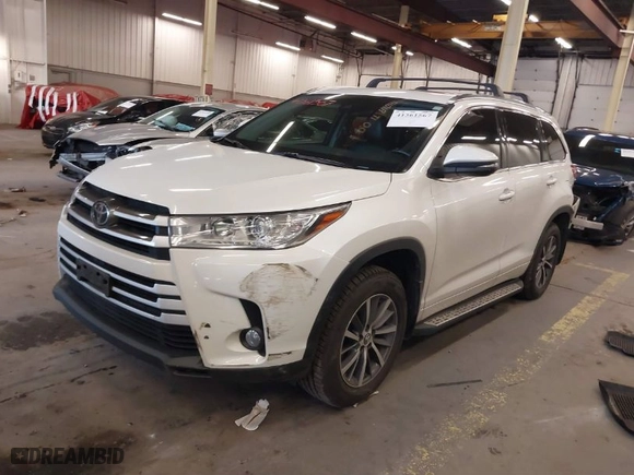 2017 Toyota Highlander XLE with VIN 5TDJZRFH8HS457014, listed as a IAAI auction lot 41361567 with 38,085 mi miles. Bid and sale history available at carsss.com. Image 2.