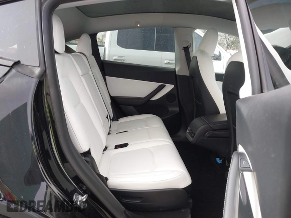 2022 Tesla Model Y Long Range z VIN 7SAYGAEE5NF428327, wystawiony jako IAAI lot #41698750 z przebiegiem 26 846 mil mil oraz . Historia ofert i sprzedaży dostępna na DreamBid. Obrazek 8.