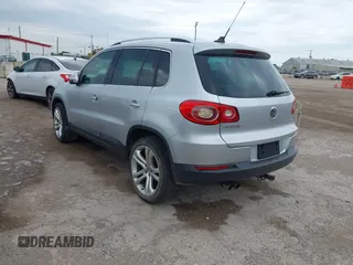 2011 Volkswagen Tiguan SEL с VIN WVGBV7AX9BW558990, выставлен на аукционе IAAI как лот 42657661 с пробегом Не указан миль и . История ставок и продаж доступна на DreamBid. Изображение 3.