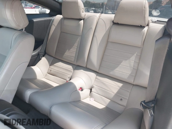 2013 Ford Mustang V6 z VIN 1ZVBP8AM4D5271864, wystawiony jako IAAI lot #42427887 z przebiegiem 149 530 mil mil oraz . Historia ofert i sprzedaży dostępna na DreamBid. Obrazek 8.