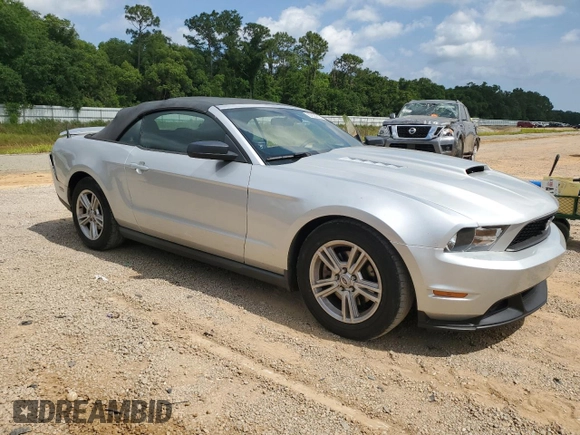 2012 Ford Mustang V6 z VIN 1ZVBP8EM8C5207416, wystawiony jako Copart lot #57823615 z przebiegiem 162 286 mil mil oraz Szkoda całkowita • Salvage title. Historia ofert i sprzedaży dostępna na DreamBid. Obrazek 4.