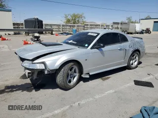 2001 Ford Mustang GT Deluxe z VIN 1FAFP42X61F165305, wystawiony jako Copart lot #53828935 z przebiegiem 175 538 mil mil oraz Szkoda całkowita • Salvage title. Historia ofert i sprzedaży dostępna na DreamBid. Obrazek 1.