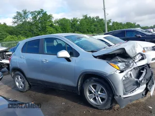 2021 Chevrolet Trax LS z VIN KL7CJKSB2MB316589, wystawiony jako IAAI lot #42203347 z przebiegiem 77 105 mil mil oraz . Historia ofert i sprzedaży dostępna na DreamBid. Obrazek 13.