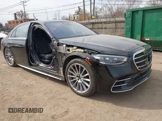 2023 Mercedes-Benz S 500 z VIN W1K6G6DB5PA172216, wystawiony jako IAAI lot #42082699 z przebiegiem 14 210 mil mil oraz . Historia ofert i sprzedaży dostępna na DreamBid. Obrazek 1.