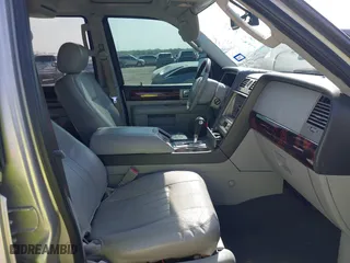 2006 Lincoln Navigator Luxury with VIN 5LMFU27516LJ05626, listed as a IAAI auction lot 41778916 with 144,410 mi miles. Bid and sale history available at carsss.com. Image 5.