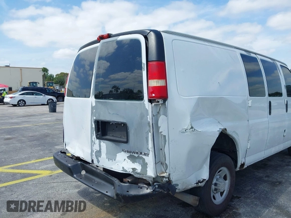 2007 Chevrolet Express Cargo Van with VIN 1GCGG25V171126172, listed as a IAAI auction lot 42096559 with 284,797 mi miles. Bid and sale history available at carsss.com. Image 6.