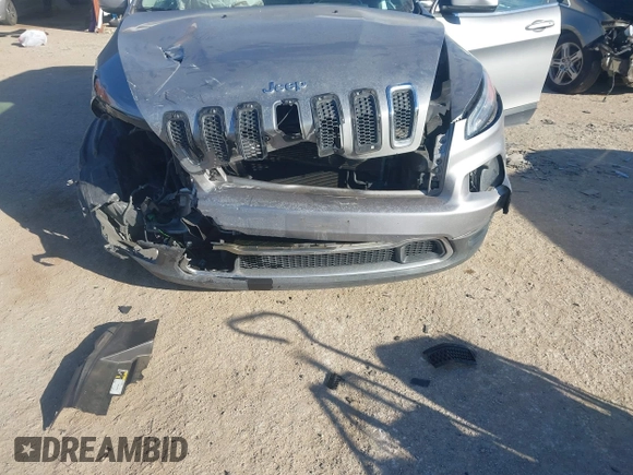 2017 Jeep Cherokee Limited with VIN 1C4PJLDB1HW517745, listed as a IAAI auction lot 41401733 with 121,736 mi miles. Bid and sale history available at carsss.com. Image 6.