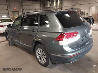 2018 Volkswagen Tiguan SEL with VIN 3VV2B7AX8JM043153, listed as a IAAI auction lot 41796437 with 88,682 mi miles. Bid and sale history available at carsss.com. Image 3.