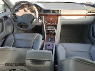 1995 Mercedes-Benz E Class with VIN WDBEA32E4SC245977, listed as a Copart auction lot 77588644 with 140,070 mi miles and Clean Title. Bid and sale history available at carsss.com. Image 8.