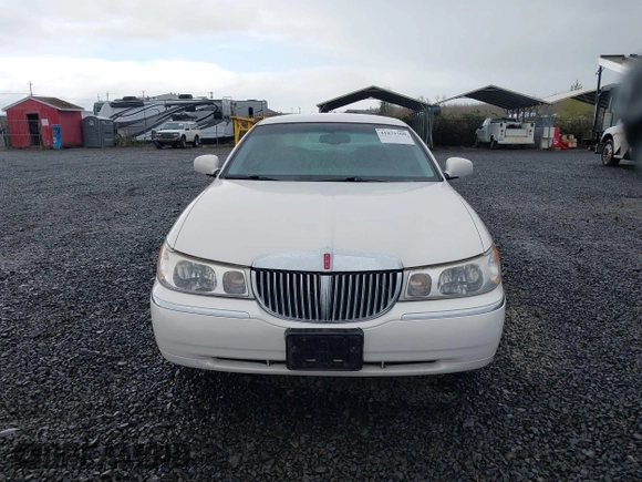 1999 Lincoln Town Car Signature z VIN 1LNFM82W0XY603679, wystawiony jako IAAI lot #41871509 z przebiegiem 109 638 mil mil oraz . Historia ofert i sprzedaży dostępna na DreamBid. Obrazek 12.
