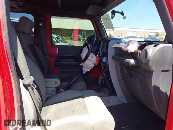 2008 Jeep Wrangler Unlimited X z VIN 1J4GA39198L652015, wystawiony jako IAAI lot #42062691 z przebiegiem 127 804 mil mil oraz . Historia ofert i sprzedaży dostępna na DreamBid. Obrazek 5.