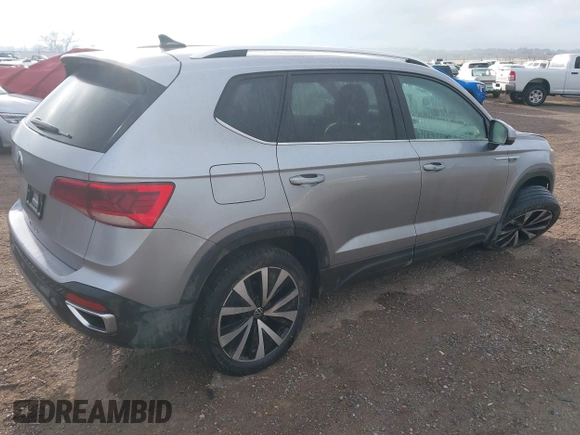 2024 Volkswagen Taos SE z VIN 3VVSX7B23RM047661, wystawiony jako IAAI lot #41609371 z przebiegiem 16 038 mil mil oraz . Historia ofert i sprzedaży dostępna na DreamBid. Obrazek 4.