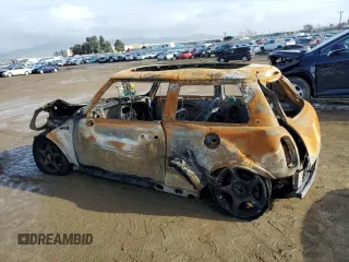 2006 MINI Hardtop z VIN WMWRC33556TJ75968, wystawiony jako Copart lot #85909104 z przebiegiem Nie podano mil oraz Nie do naprawy • Non repairable. Historia ofert i sprzedaży dostępna na DreamBid. Obrazek 2.