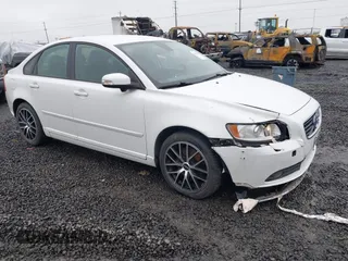 2011 Volvo S40 with VIN YV1672MS0B2537255, listed as a IAAI auction lot 41499451 with 108,281 mi miles. Bid and sale history available at carsss.com. Image 1.