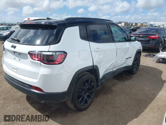 2022 Jeep Compass Latitude z VIN 3C4NJCBB6NT213502, wystawiony jako IAAI lot #41949094 z przebiegiem 11 090 mil mil oraz . Historia ofert i sprzedaży dostępna na DreamBid. Obrazek 4.