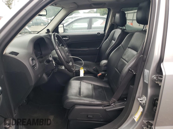 2017 Jeep Patriot High Altitude z VIN 1C4NJPFA8HD188251, wystawiony jako Copart lot #52849205 z przebiegiem 66 983 mil mil oraz Szkoda całkowita • Salvage title. Historia ofert i sprzedaży dostępna na DreamBid. Obrazek 7.
