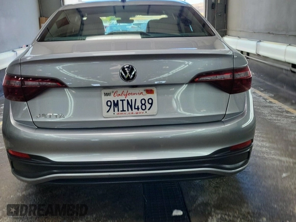2024 Volkswagen Jetta S with VIN 3VW5M7BU6RM073190, listed as a IAAI auction lot 42844463 with 33,096 mi miles and . Bid and sale history available at DreamBid. Image 1.