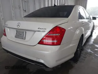 2010 Mercedes-Benz S 550 z VIN WDDNG8GB1AA352707, wystawiony jako IAAI lot #42362577 z przebiegiem 201 878 mil mil oraz . Historia ofert i sprzedaży dostępna na DreamBid. Obrazek 4.