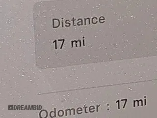 2025 Tesla Model 3 Long Range z VIN 5YJ3E1EA7SF892239, wystawiony jako IAAI lot #42068918 z przebiegiem 17 mil mil oraz . Historia ofert i sprzedaży dostępna na DreamBid. Obrazek 16.