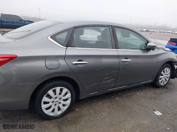 2019 Nissan Sentra SR with VIN 3N1AB7AP5KY262076, listed as a IAAI auction lot 41185175 with 98,834 mi miles. Bid and sale history available at carsss.com. Image 13.
