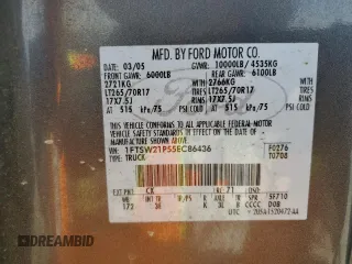 2005 Ford F-250 XL z VIN 1FTSW21P55EC86436, wystawiony jako Copart lot #48553635 z przebiegiem 172 583 mil mil oraz Szkoda całkowita • Salvage title. Historia ofert i sprzedaży dostępna na DreamBid. Obrazek 12.