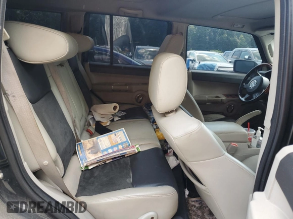2007 Jeep Commander Overland z VIN 1J8HG68217C564894, wystawiony jako Copart lot #64382215 z przebiegiem 221 815 mil mil oraz Szkoda całkowita • Salvage title. Historia ofert i sprzedaży dostępna na DreamBid. Obrazek 11.