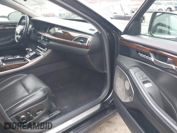 2018 Genesis G90 3.3T Premium with VIN KMHG34JA7JU041008, listed as a IAAI auction lot 41719369 with 146,874 mi miles. Bid and sale history available at carsss.com. Image 5.