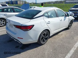 2025 Nissan Sentra SV z VIN 3N1AB8CV0SY210467, wystawiony jako IAAI lot #41950852 z przebiegiem 16 442 mil mil oraz . Historia ofert i sprzedaży dostępna na DreamBid. Obrazek 4.
