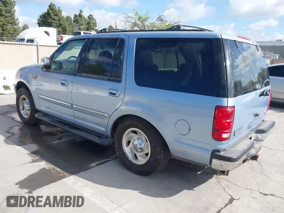 1998 Ford Expedition XLT z VIN 1FMPU18L8WLA56178, wystawiony jako IAAI lot #41920438 z przebiegiem 270 941 mil mil oraz . Historia ofert i sprzedaży dostępna na DreamBid. Obrazek 3.