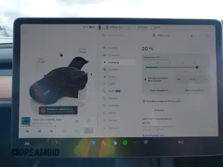 2022 Tesla Model Y Performance z VIN 7SAYGDEF9NF532880, wystawiony jako IAAI lot #41583671 z przebiegiem 38 057 mil mil oraz . Historia ofert i sprzedaży dostępna na DreamBid. Obrazek 18.