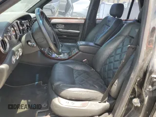 2003 Bentley Arnage z VIN SCBLF34F53CX09475, wystawiony jako Copart lot #57302795 z przebiegiem Nie podano mil oraz Czysty tytuł • Clean title. Historia ofert i sprzedaży dostępna na DreamBid. Obrazek 7.
