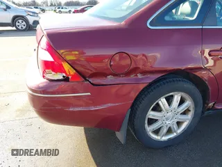2006 Ford Five Hundred Limited z VIN 1FAFP28106G180763, wystawiony jako IAAI lot #41672882 z przebiegiem 127 357 mil mil oraz . Historia ofert i sprzedaży dostępna na DreamBid. Obrazek 17.