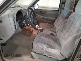 2000 GMC Sonoma SLS z VIN 1GTCS19W0Y8146125, wystawiony jako Copart lot #71576724 z przebiegiem 73 854 mil mil oraz Szkody całkowita. Historia ofert i sprzedaży dostępna na DreamBid. Obrazek 7.
