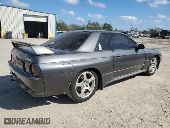 1990 Nissan Skyline z VIN BNR32010431, wystawiony jako Copart lot #78496994 z przebiegiem 182 401 mil mil oraz Nie do naprawy • Non repairable. Historia ofert i sprzedaży dostępna na DreamBid. Obrazek 3.
