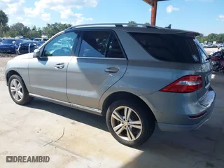 2014 Mercedes-Benz M-Class ML 350 BlueTEC with VIN 4JGDA2EB6EA275759, listed as a IAAI auction lot 40403071 with 75,095 mi miles. Bid and sale history available at carsss.com. Image 3.