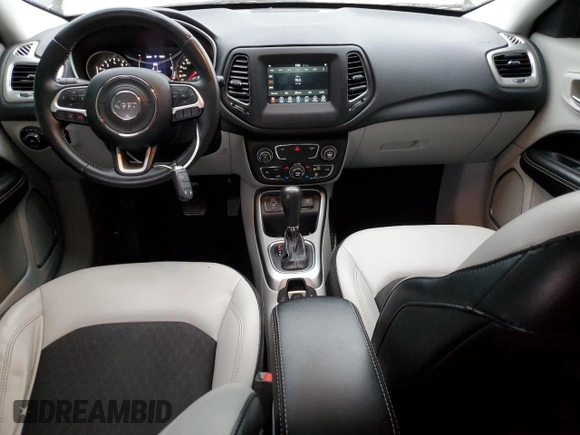 2019 Jeep Compass Latitude z VIN 3C4NJCBB3KT756088, wystawiony jako Copart lot #48747535 z przebiegiem 63 572 mil mil oraz Szkoda całkowita • Salvage title. Historia ofert i sprzedaży dostępna na DreamBid. Obrazek 8.