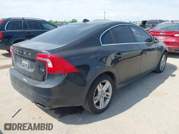 2015 Volvo S60 T5 Drive-E Premier with VIN YV126MFK6F1340578, listed as a IAAI auction lot 42047911 with 111,762 mi miles. Bid and sale history available at carsss.com. Image 4.