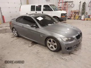 2009 BMW 3 Series 335i с VIN WBAWB735X9P046506, выставлен на аукционе IAAI как лот 41499455 с пробегом 97 453 миль миль и . История ставок и продаж доступна на DreamBid. Изображение 1.