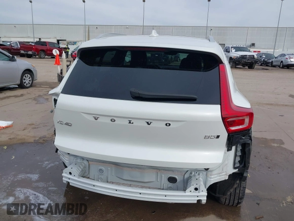 2024 Volvo XC40 Plus Bright Theme with VIN YV4L12UE2R2246722, listed as a IAAI auction lot 41307087 with 19,852 mi miles. Bid and sale history available at carsss.com. Image 17.