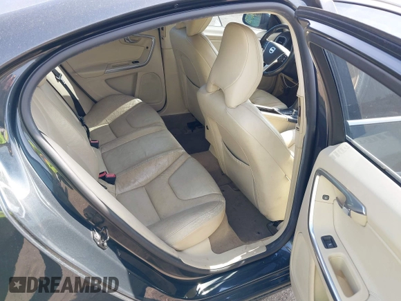 2012 Volvo S60 T5 z VIN YV1622FSXC2057110, wystawiony jako IAAI lot #42122468 z przebiegiem 263 931 mil mil oraz . Historia ofert i sprzedaży dostępna na DreamBid. Obrazek 8.