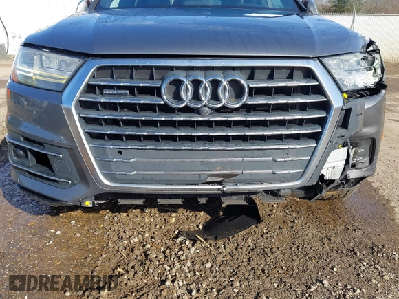 2017 Audi Q7 Premium Plus with VIN WA1LAAF71HD025850, listed as a IAAI auction lot 41567701 with 92,294 mi miles. Bid and sale history available at carsss.com. Image 18.