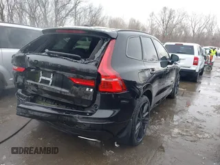 2019 Volvo XC60 R-Design with VIN LYV102RM9KB297622, listed as a IAAI auction lot 41582805 with 66,334 mi miles. Bid and sale history available at carsss.com. Image 4.