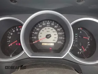 2005 Toyota Tacoma PreRunner z VIN 5TEJU62N65Z094557, wystawiony jako IAAI lot #41990607 z przebiegiem 109 219 mil mil oraz . Historia ofert i sprzedaży dostępna na DreamBid. Obrazek 7.