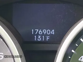 2010 Acura TL Technology z VIN 19UUA8F58AA024835, wystawiony jako IAAI lot #41971974 z przebiegiem 176 904 mil mil oraz . Historia ofert i sprzedaży dostępna na DreamBid. Obrazek 7.