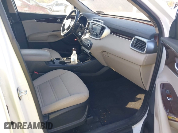2016 Kia Sorento LX with VIN 5XYPGDA50GG136693, listed as a IAAI auction lot 40649800 with 67,281 mi miles. Bid and sale history available at carsss.com. Image 5.