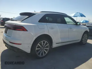 2024 Audi Q8 Premium Plus z VIN WA1EVBF12RD009995, wystawiony jako Copart lot #54057095 z przebiegiem 6 562 mil mil oraz Szkoda całkowita • Salvage title. Historia ofert i sprzedaży dostępna na DreamBid. Obrazek 3.