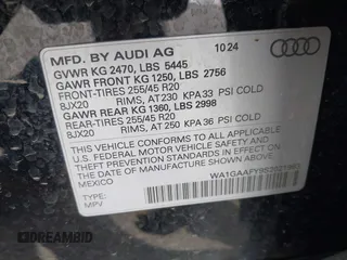2025 Audi Q5 S line Premium z VIN WA1GAAFY9S2021963, wystawiony jako IAAI lot #41840606 z przebiegiem 6 900 mil mil oraz . Historia ofert i sprzedaży dostępna na DreamBid. Obrazek 9.